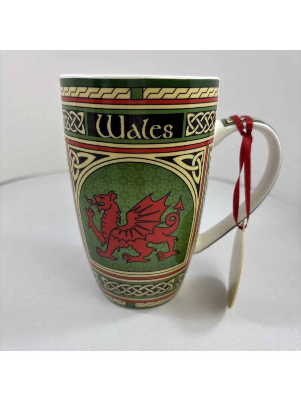 Royal Tara Welsh Dragon Mug Celtic Window Tea Cup Coffe Mug Porcelain 14 oz - Picture 1 of 6